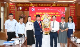 Thứ trưởng Nguyễn Tri Thức thăm, làm việc và chúc Tết hai đơn vị trực thuộc Bộ Y tế tại TPHCM