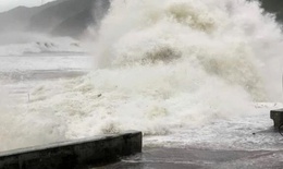 Bão Nokaen khiến nhiều vùng biển nước ta biến động mạnh