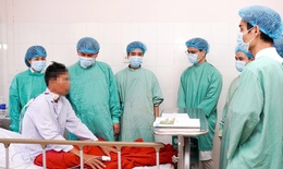 Phẫu thuật cắt bỏ hai thận đa nang gần 10kg và ghép thận trong một ca mổ