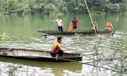 Lật ghe khi đi đánh cá cùng cha, cháu bé 13 tuổi tử vong