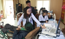 Bệnh viện Nội tiết Nghệ An khám bệnh, tặng quà tri ân người có công