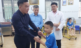 Công đoàn Y tế Việt Nam thăm, động viên cán bộ Trung tâm điều dưỡng, phục hồi chức năng, trợ giúp trẻ em và hỗ trợ người khuyết tật
