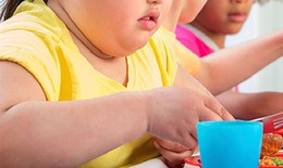 Bé 5 tuổi béo phì có nên giảm ăn, bỏ bữa sáng không?