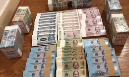 Nhộn nhịp thị trường 'đổi tiền mới' trước Tết: Cẩn trọng kẻo mất tiền oan