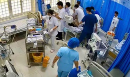 Căng thẳng 50 phút ép tim cứu sống nam sinh viên 22 tuổi ngã gục trên giảng đường