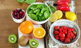 Trẻ thừa cân, béo phì ăn rau và trái cây như thế nào để không tăng cân?