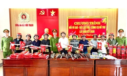 Giao nộp vũ khí được nhận bánh chưng, quà Tết