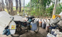 Thu mua gần 2 tấn dầu ăn, mỡ heo đã qua sử dụng để bán kiếm lời