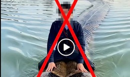 Cái kết của người đàn ông dùng AI tạo ảnh cưỡi trăn khổng lồ bơi trên hồ Hoàn Kiếm