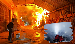 Cháy lớn trong đêm tại Hà Nội, lửa lan từ xưởng gỗ sang nhà dân