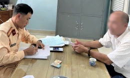 25 hành khách hoảng loạn trước màn rượt đuổi tốc độ cao của xe khách