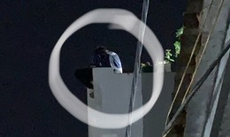 Kịp thời ngăn hành động tiêu cực của bé trai khi bị nhắc nhở chơi điện tử