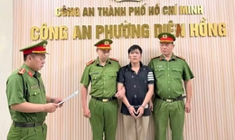 Sáng 13/10: 'Ma men' manh động rút dao tấn công Thiếu tá CSGT khi bị kiểm tra nồng độ cồn ở TP.HCM
