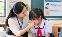 Kỹ năng sơ cứu cơ bản giáo viên và cha mẹ cần biết để bảo vệ trẻ