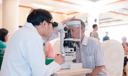 Sai lầm khi chờ đục thủy tinh thể 'chín muồi' mới mổ