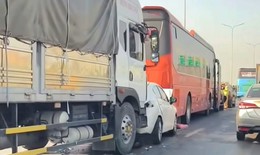 Va chạm liên hoàn giữa 7 ô tô trên Quốc lộ 1