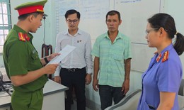 Bắt tạm giam người đàn ông dùng kéo đâm bạn nhậu
