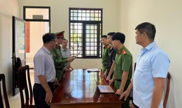 Khởi tố, bắt tạm giam tài xế taxi tông công nhân môi trường trọng thương