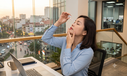 Cách phòng ngừa khô mắt do sử dụng máy tính, điện thoại