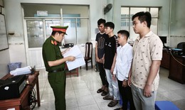 4 người mang dao tự chế đến tấn công gia đình thiếu niên 15 tuổi