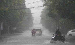 Miền Trung bước vào cao điểm mưa lớn, miền Bắc trời mát