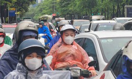 Vì sao không khí lạnh không giảm nhiệt ở miền Bắc lại gây mưa cho miền Trung?