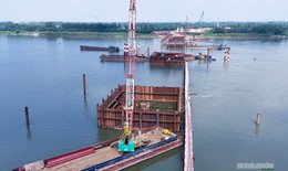 Hối hả thi công cầu Vân Phúc vượt sông Hồng