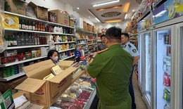 Bày bán thuốc lá nhập lậu, chủ cơ sở ở Hà Nội bị phạt 9,5 triệu đồng 