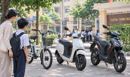 Mua xe điện cho con đi học, phụ huynh cần biết điều này
