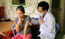 Bác sĩ ở Lâm Đồng đến tận nhà khám sức khỏe cho người yếu thế