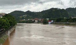 Cảnh báo lũ trên các sông từ Quảng Trị đến Quảng Ngãi gây ngập lụt