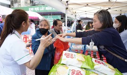 "Hội chợ 0 đồng" Bệnh viện Đa khoa TP Vinh tiếp thêm niềm tin cho người bệnh