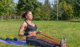 6 bài tập ngắn giúp phục hồi cơ bắp nhanh hơn tập tạ sau tuổi 55