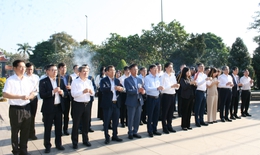 Lãnh đạo Bộ Y tế dâng hương tưởng niệm, tri ân các anh hùng liệt sĩ tại TPHCM