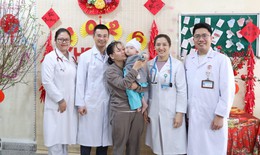 Tai nạn khi đang tập đi, bé trai 8 tháng tuổi bị tụ máu não nguy kịch