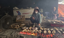 Làng cá nướng Cửa Lò thức cùng lửa Tết