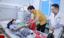 Ủy ban MTTQ Việt Nam tỉnh Nghệ An tặng 100 suất quà Tết cho bệnh nhân nghèo