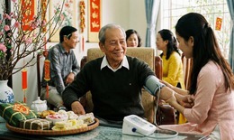 Vì sao người già dễ tăng huyết áp dịp Tết dù uống thuốc đều?