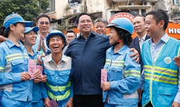 Thủ tướng xuống đường thăm, động viên công nhân môi trường Thủ đô những ngày giáp Tết