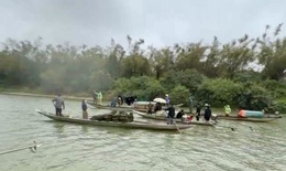 Lật thuyền trên sông Gianh, nhiều người trong một gia đình tử vong và mất tích
