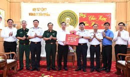 TPHCM và Quân chủng Hải quân chúc Tết Bộ Tư lệnh Vùng 5 Hải quân