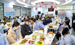 Ấm lòng bữa cơm trao yêu thương tới bệnh nhân ung thư nhân ngày sát Tết