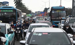 Thủ tướng: Không để xảy ra ùn tắc kéo dài trên các tuyến đường vào trung tâm Hà Nội và TP.HCM