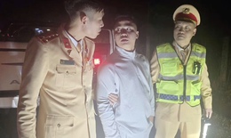 Tạm giam tài xế chống người thi hành công vụ khi bị kiểm tra nồng độ cồn