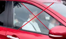 Tài xế cho trẻ nhỏ ngồi trước vô lăng khi lái ô tô ở Hà Nội bị xử phạt