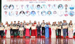 Đà Nẵng trao giải thưởng 'Tỏa sáng Blouse trắng'