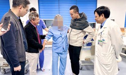 Phẫu thuật thay khớp gối cho cụ bà 76 tuổi bằng phương pháp bảo tồn cơ