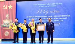 Bệnh viện Bình Dân đón nhận Huân chương Lao động hạng Nhì