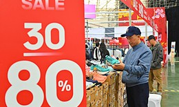 Người dân hào hứng săn ưu đãi đến 80% tại Hội chợ Mùa Xuân 2026