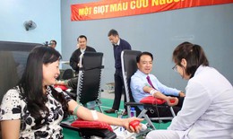 Thầy thuốc Điện Biên tham gia hiến máu, cứu người